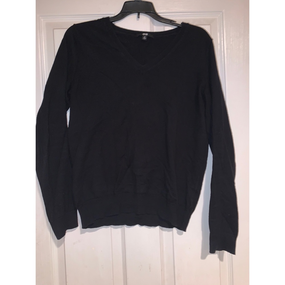 Uniqlo Black V neck sweater